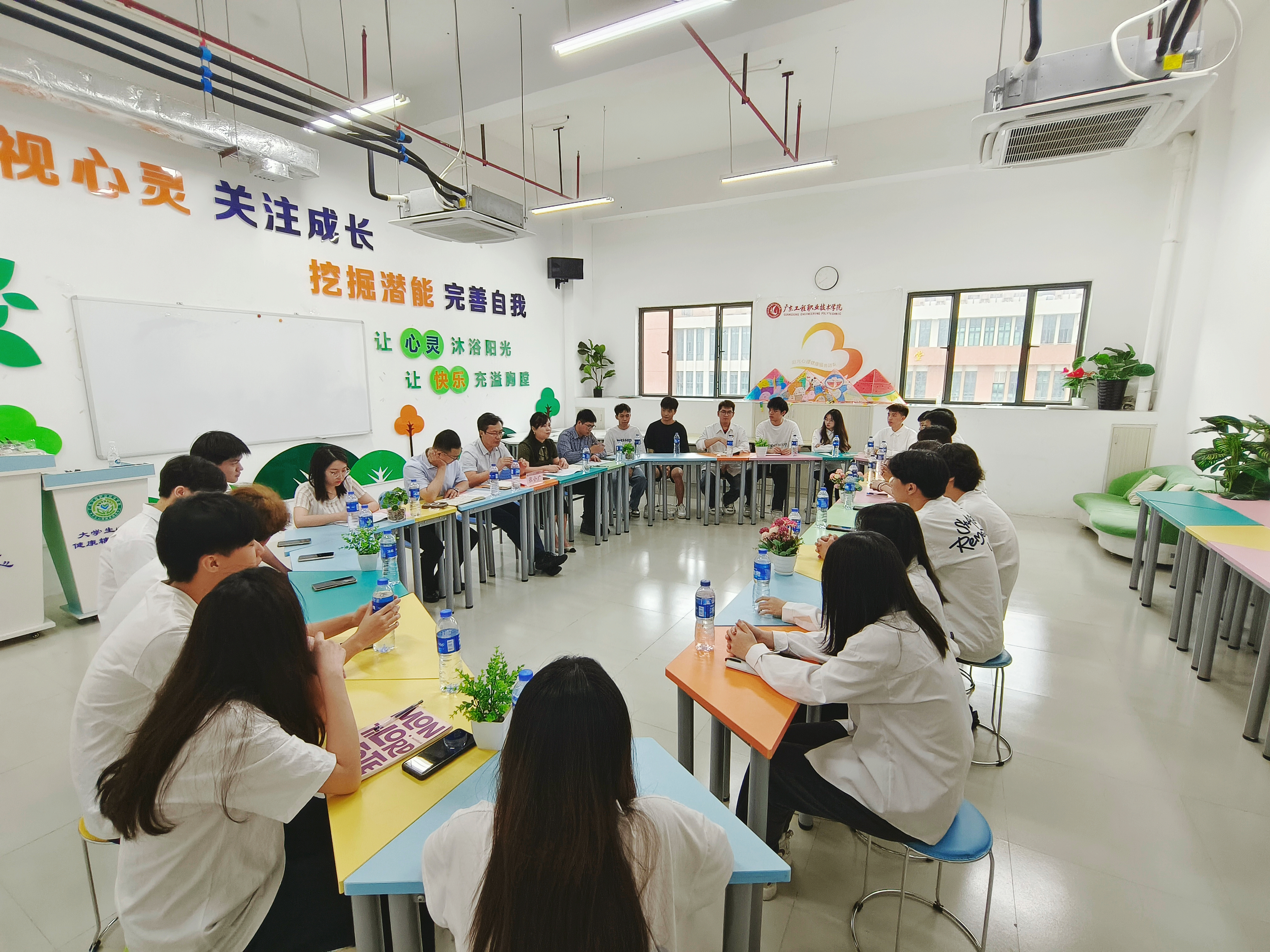 會(huì)議現(xiàn)場2.jpg