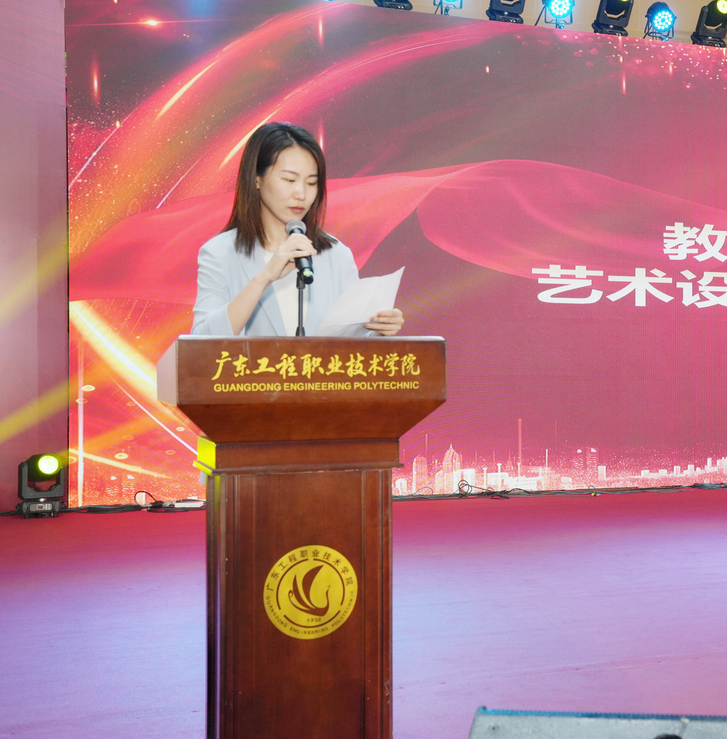 鄭玲玲教師代表.jpg
